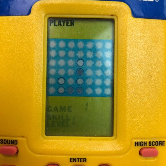 Vintage 1995 Connect Four LCD Electronic Hand-Held Game By Milton Bradley -WORKS - Picture 9 of 9